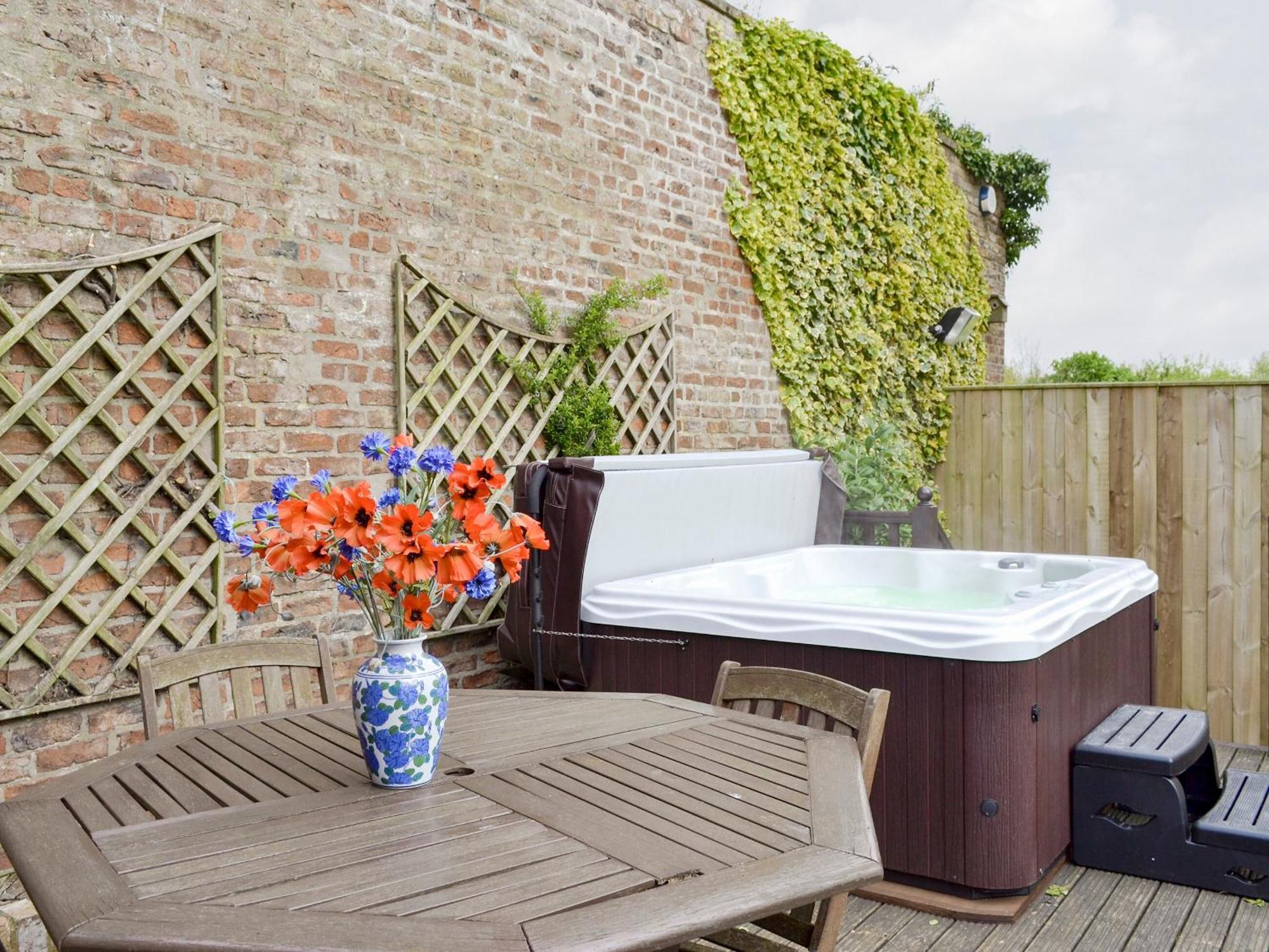 Walled Garden Lodge Ryehill Esterno foto